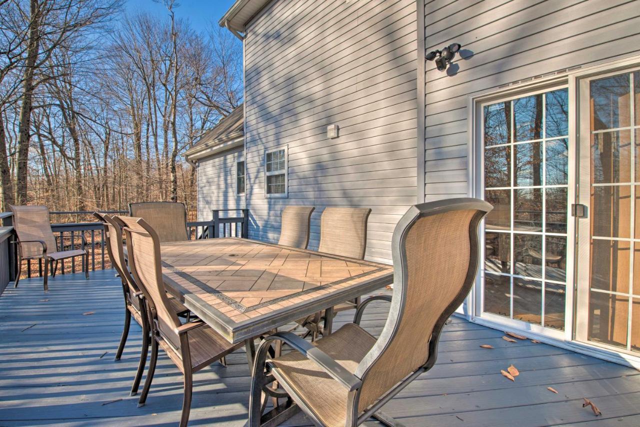 Spacious Tobyhanna Home With Lake Access And Fire Pit! Exterior photo