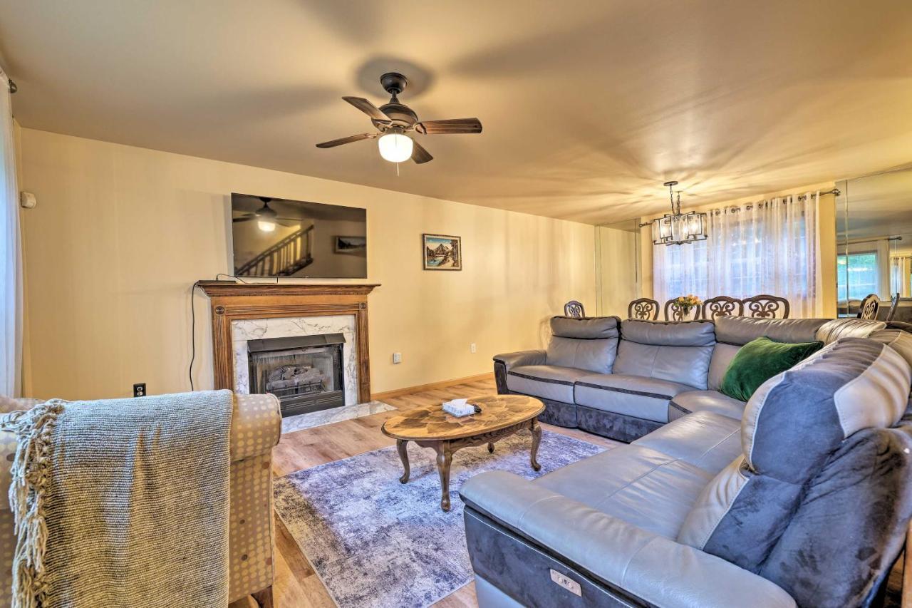 Spacious Tobyhanna Home With Lake Access And Fire Pit! Exterior photo