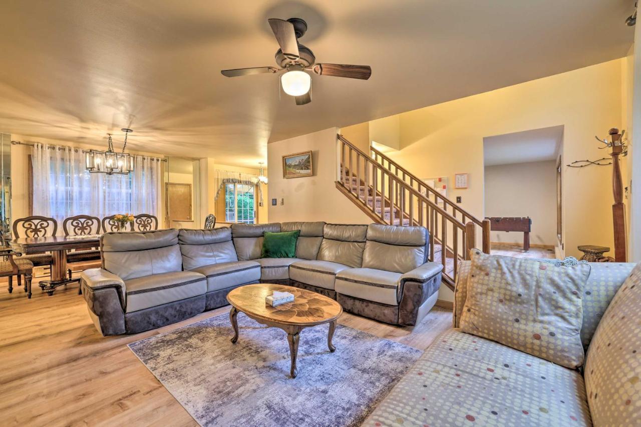 Spacious Tobyhanna Home With Lake Access And Fire Pit! Exterior photo