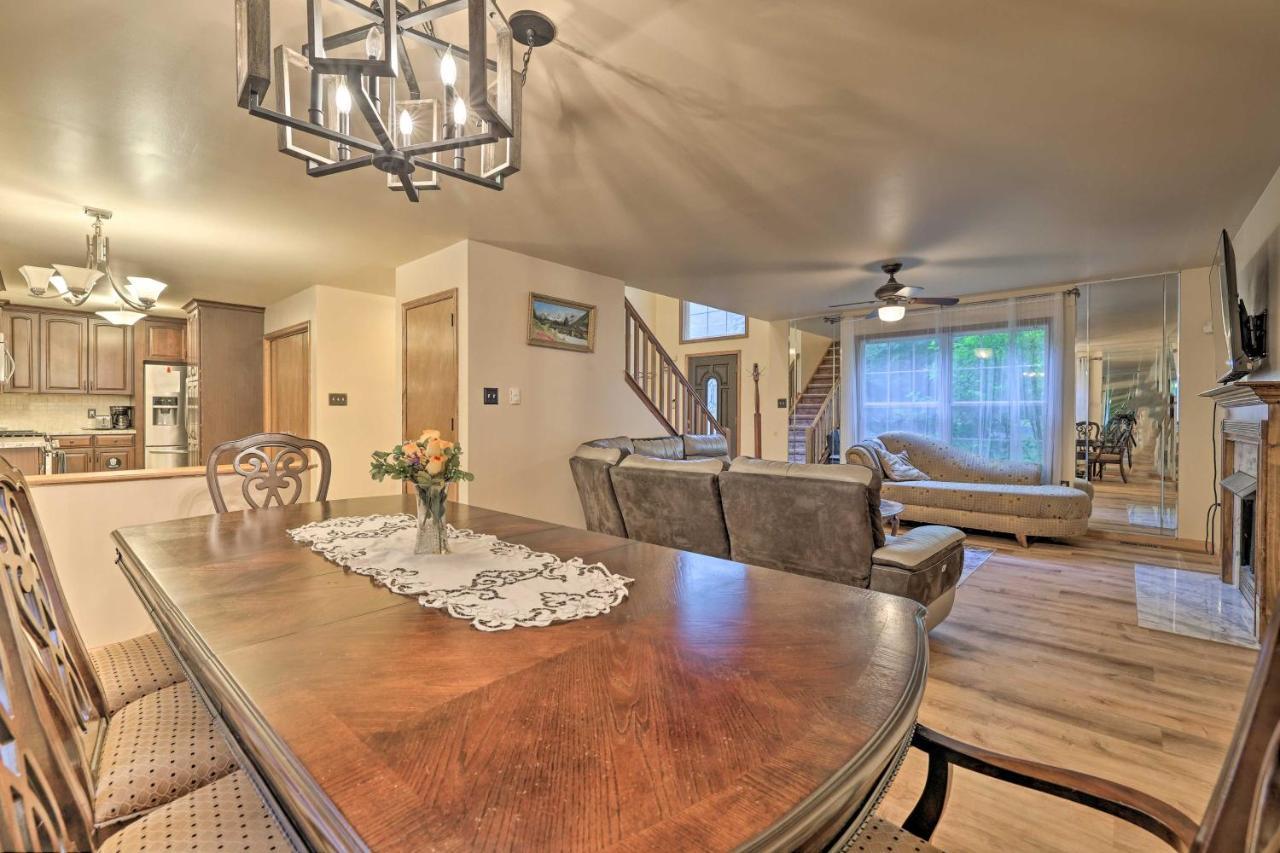 Spacious Tobyhanna Home With Lake Access And Fire Pit! Exterior photo