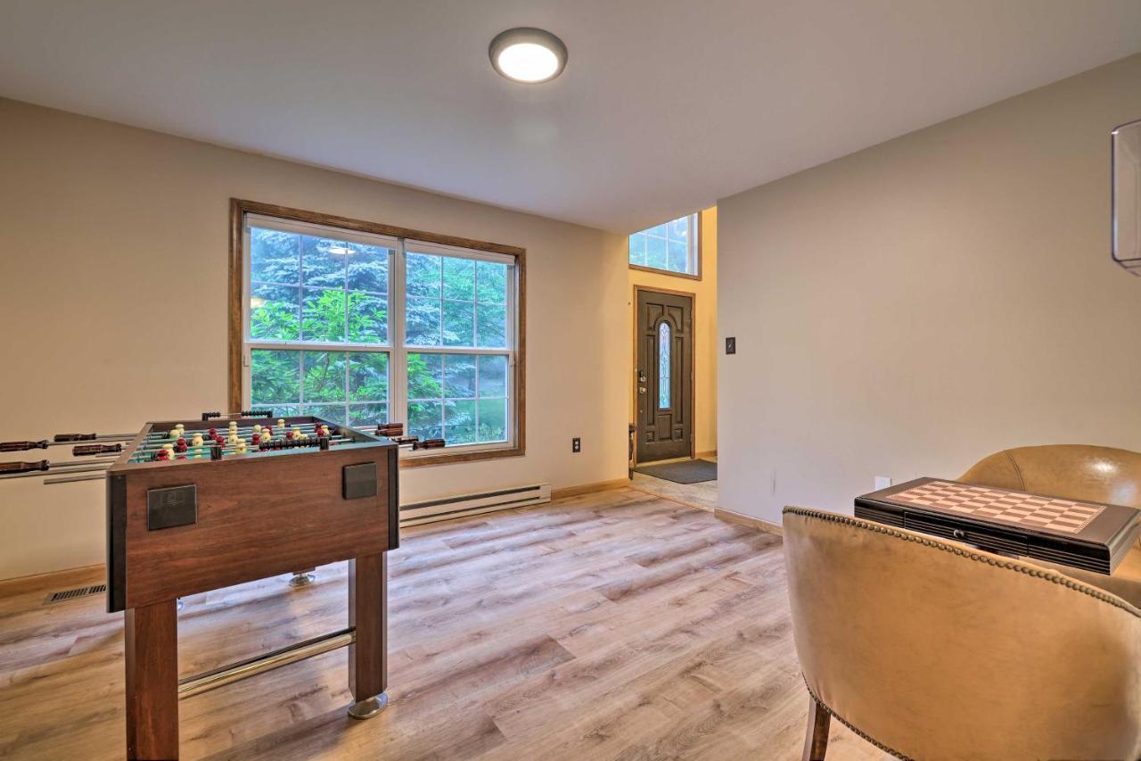Spacious Tobyhanna Home With Lake Access And Fire Pit! Exterior photo