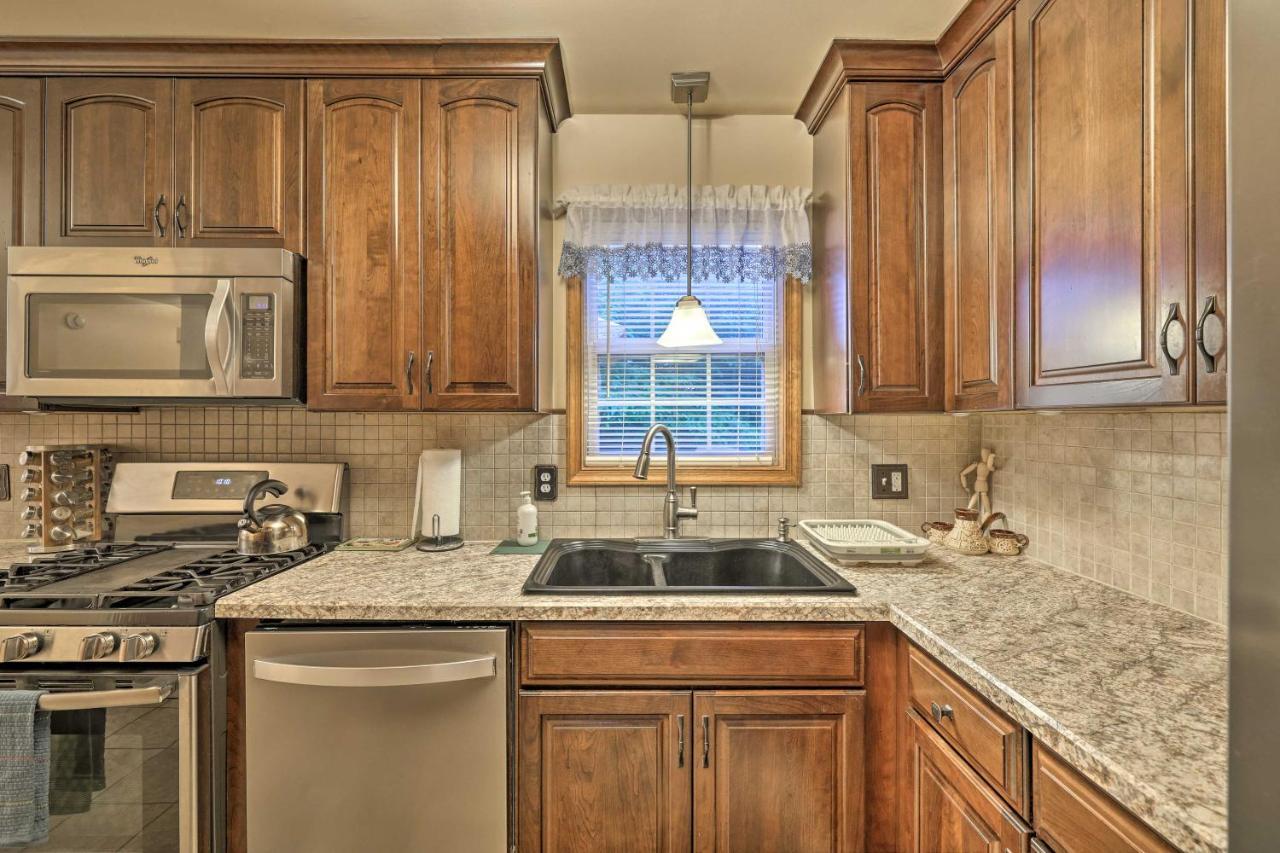 Spacious Tobyhanna Home With Lake Access And Fire Pit! Exterior photo